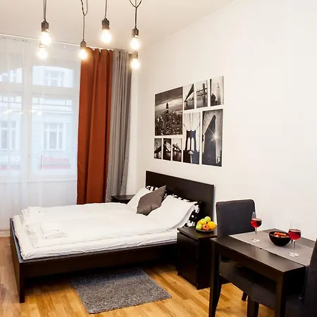 Zborovska 6 *